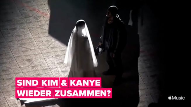 Bei seinem Donda-Event heiratet Kanye Kim erneut und lässt sich sogar in Brand setzen